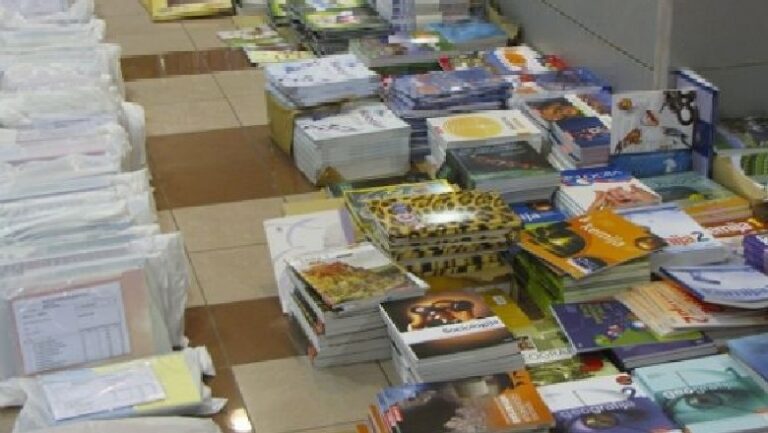 Nis shpërndarja e librave/ Nxënësit deri në klasë të 9-të i përfitojnë falas