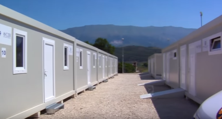 The Sun: Kamp në Shqipëri/ Qeveria hedh poshtë artikullin për strehimin e refugjatëve