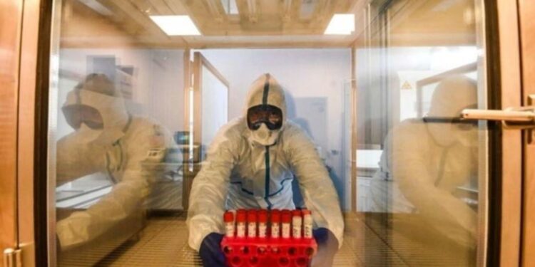 Nuk kanë të ndalur variantet e reja/ Delta bashkohet me Omicron, zbulohet Deltacron