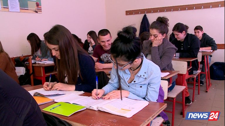 Zyrtare/ Gjuha turke në të gjitha shkollat e Shqipërisë, si lëndë me zgjedhje