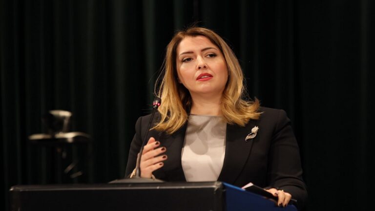 Manastirliu: Rritje pagash dhe pagesë sipas performancës për infermierët