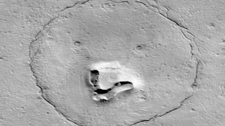 E dalloni dot? Orbiteri i NASA kap imazhin e çuditshëm në Mars