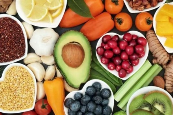 Pesë ushqime të shëndetshme që i japin lëkurës një pamje rinore